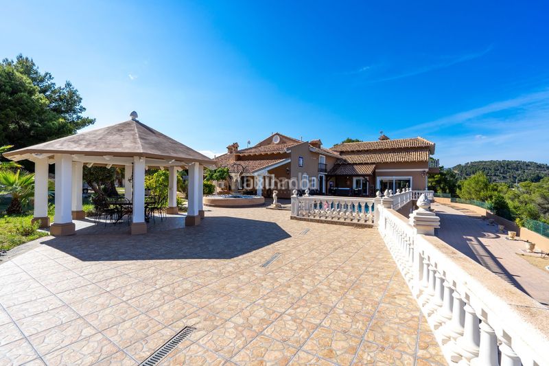 Foto 73909f06-7f1b-4f14-86fe-19a4997d4914. Xalet amb piscina a La Nucia Pueblo Nucia (la)