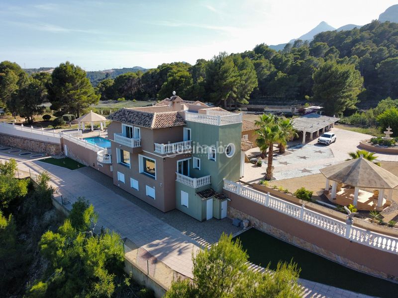 Foto b0aad76d-8f62-4b6c-9d00-1d21931d2b76. Xalet amb piscina a La Nucia Pueblo Nucia (la)