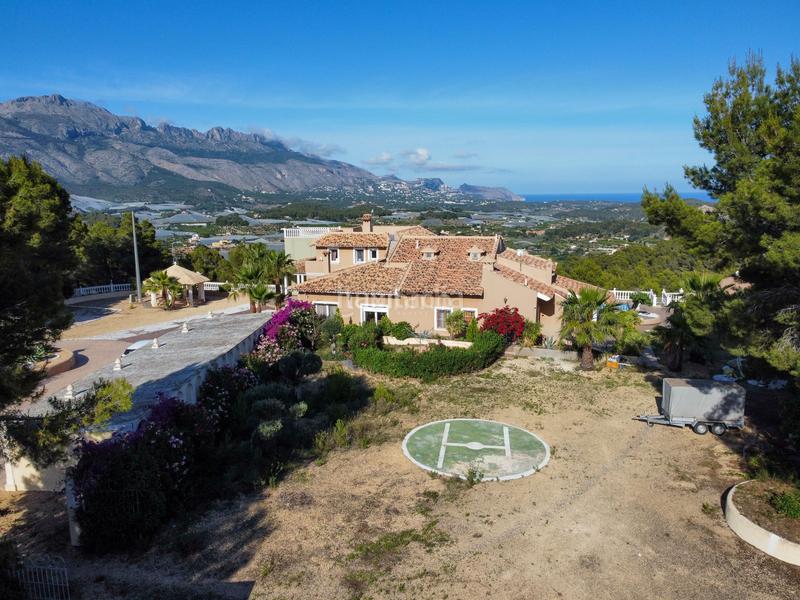 Foto b5dbe4aa-c53c-42ad-954f-e6a5bfc00b29. Chalet casa independiente con impresionantes vistas y lujosas instalaciones en la nucia en Nucia (la)