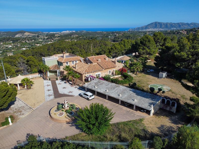 Foto b95cc098-42a6-47e1-b877-ada8c1cfaf86. Xalet amb piscina a La Nucia Pueblo Nucia (la)