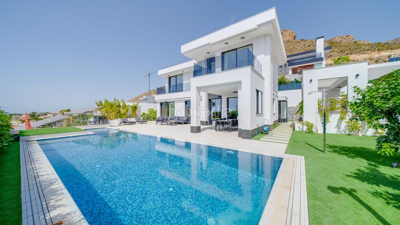 Foto 586bd216-b01a-4331-a3b2-71bde7637f45. Chalet mit parking pool in Golf Bahía Finestrat