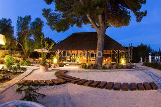 Xalet a La Empedrola. Villa de estilo mediterraneo con total privacidad en venta en ca