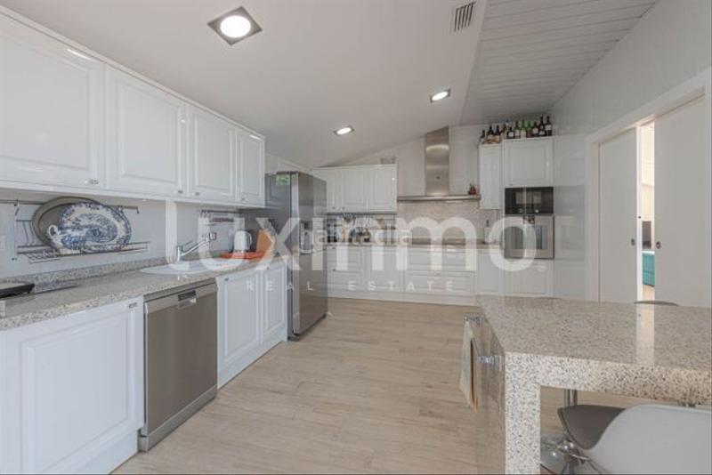 Foto 3a1136f7-a13b-4d5a-9ac1-95d1d1fe5ab5. Attico con riscaldamento parcheggio piscina in Mascarat Altea