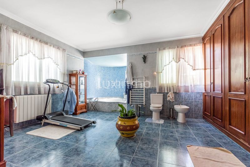 Foto a75b22f8-c8fb-49d5-ac55-b4c1db7229f4. Xalet amb aparcament piscina a Altea ciudad Altea