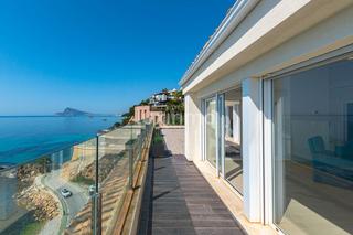 Rent Penthouse in Mascarat. Ático con vistas al mar en alquiler anual en mascarat