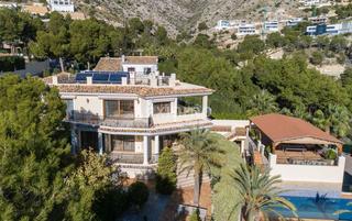 Chalet à Altea la Vella. Una villa de lujo se vende en urbanización cerca de altea