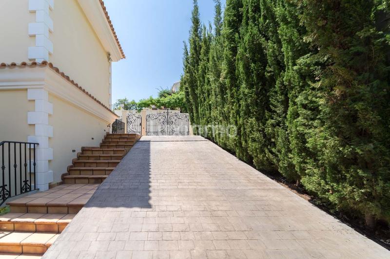 Foto e331636d-1e1d-4a27-be0d-cad9ee09e45e. Xalet amb calefacció aparcament piscina a Altea la vella Altea