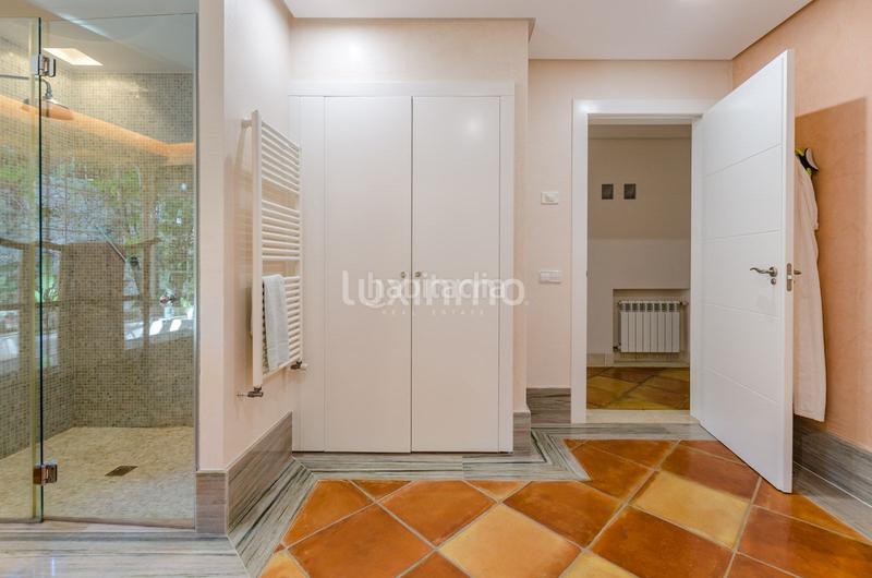 Foto b8ed43af-de6a-429d-8d42-9d26556a3f95. Chalet avec chauffage parking piscine dans Altea hills Altea