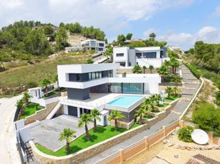 Chalet à Partida Comunes-Adsubia. Se vende impresionante villa de construcción moderna en javea