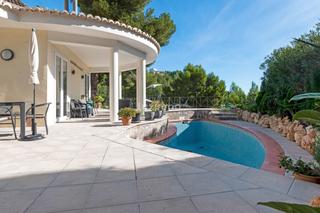 Xalet a Callosa d´en Sarrià. Bonita villa con piscina en altea en venta