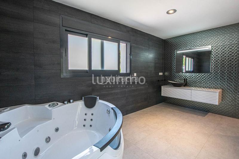 Foto 05a3af1e-1311-47e6-868c-31559481e411. Chalet con piscina in Oltamar - Cucarres Calp