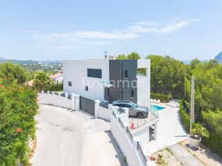 Chalet in Oltamar - Cucarres. Casa con vistas al mar en venta en calpe