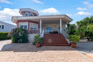 Chalet in Varadero. Bonita villa en venta en la nucia