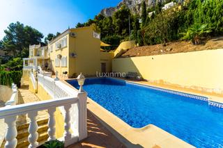 Xalet a Maryvilla. Magnífico chalet con 4 viviendas independientes y vistas al mar
