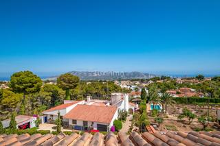 Xalet a Coloma. Chalet en venta en la nucia con vistas al mar y montaña