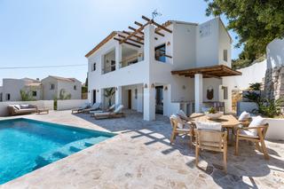 Xalet a Cap Martí - El Tossalet - Pinomar. Impresionante villa remodelada de estilo ibicenco con 3 dormitor
