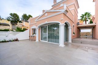 Maison jumelée à Cometa. Casa reformada de diseño en calpe con jardín