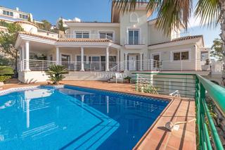 Chalet à Altea Hills. Villa con vistas panorámicas a la montaña en venta en altea
