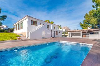 Xalet a La Nucia Pueblo. Precioso chalet con piscina en venta en la nucia