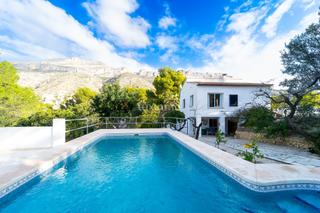 Chalet en Altea la Vella. Excelente inversión  alto rendimiento del alquiler ! ideal para