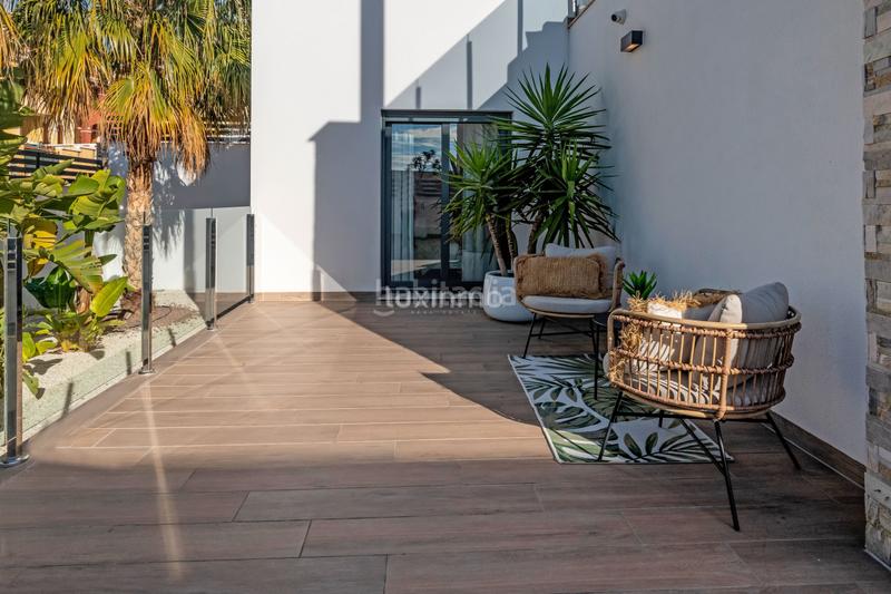 Foto 84ed208d-943d-4426-88eb-329efd48180c. Chalet with parking pool in balcón de Finestrat-terra marina Finestrat