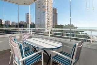 Pis a Playa Poniente. Apartamento en venta con vistas al mar en la playa de poniente