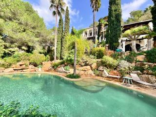 Xalet a Santa Eulària des Riu. Encantadora casa de estilo bohemio en el sereno valle de morna d
