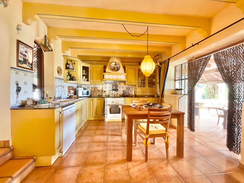 Foto 06ce13a1-354f-459c-88cf-ae5333b941d3. Xalet amb calefacció aparcament piscina a Santa Eulària des riu Santa Eulària