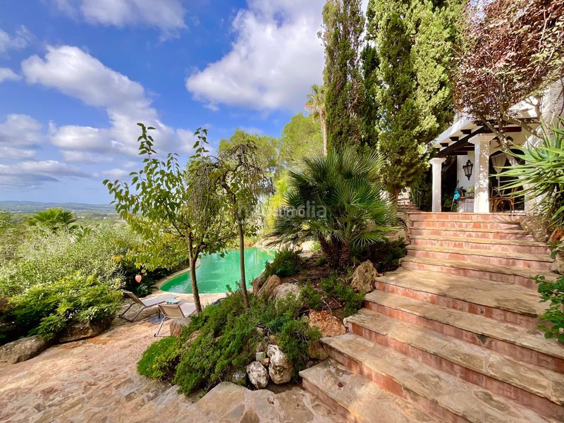 Foto 2a9325e4-8eee-4bfc-8359-e5b6374b3e95. Xalet amb calefacció aparcament piscina a Santa Eulària des riu Santa Eulària