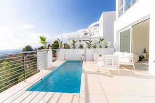 Chalet à Altea la Vella. Moderno chalet independiente con impresionantes vistas en sierra
