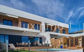 Casale in Balcón de Finestrat-Terra Marina. Impresionante adosado moderno con piscina privada en finestrat