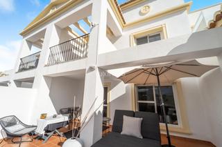 Reihenhaus in La Empedrola. Casa adosada con bonitas vistas a la montaña