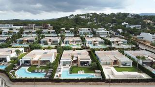 Xalet a Cala Vedella-Cala Tarida. Villa en urbanizacion de lujo en cala conta