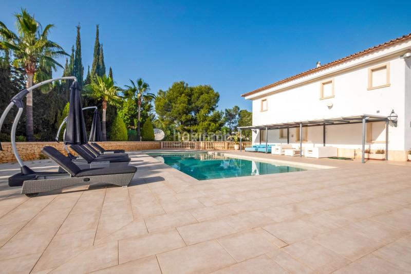 Foto 8479c0a2-cc1d-46eb-b0aa-b266f0be2c29. Chalet preciosa mansión con piscina en venta en Altea ciudad Altea