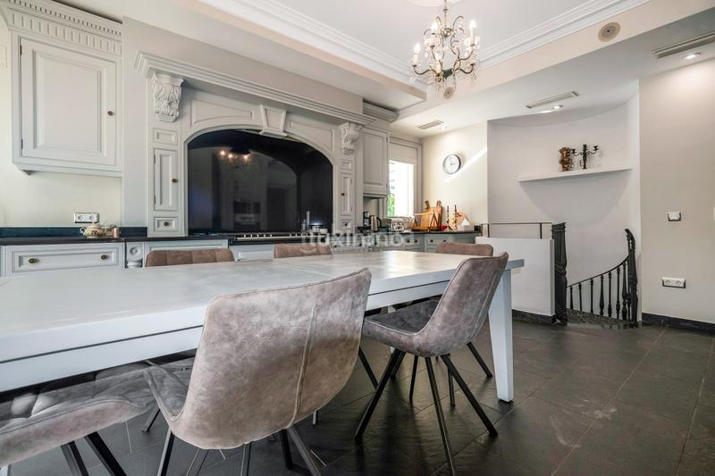 Foto 9e4c40c1-4e1d-420f-96f4-81c9b3e8d732. Chalet preciosa mansión con piscina en venta en Altea ciudad Altea