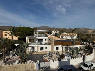 Xalet a Pueblo Español-Coveta Fumá. Encantadora casa unifamiliar remodelada de 5 dormitorios en cove