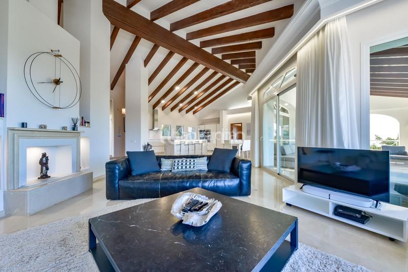 Foto 53e0b50f-f7c8-4b35-b831-a1a21d7d8a1c. Chalet with heating parking pool in Altea la vella Altea