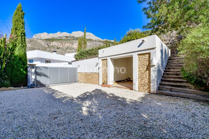 Foto dee9c7cd-7c48-4273-8dfc-8f6daf608f36. Chalet with heating parking pool in Altea la vella Altea