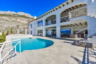 Chalet à Altea la Vella. Impresionante villa de 8 dormitorios con vistas al mar en sierra