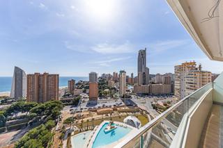 Pis a Playa Poniente. Moderno apartamento de 2 dormitorios en venta con vistas al mar