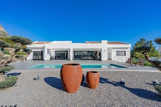 Chalet in Montgó - Ermita. Impresionante chalet de 4 dormitorios con piscina privada en jáv