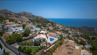 Chalet en Altea la Vella. Exquisita villa con impresionantes vistas en la sierra altea