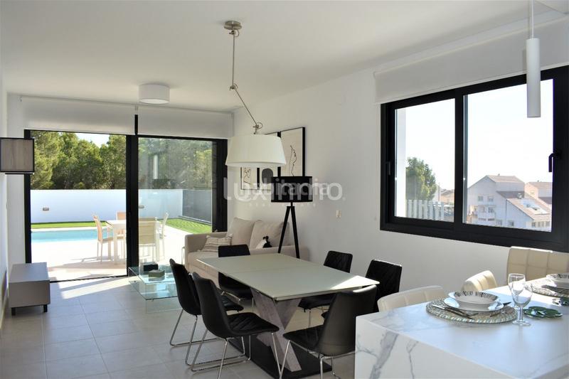Foto 1e5132c5-e32b-445d-8ff8-f8b5ba3c7055. Casa pareada villa independiente rodeada de naturaleza con piscina privada en Nucia (la)