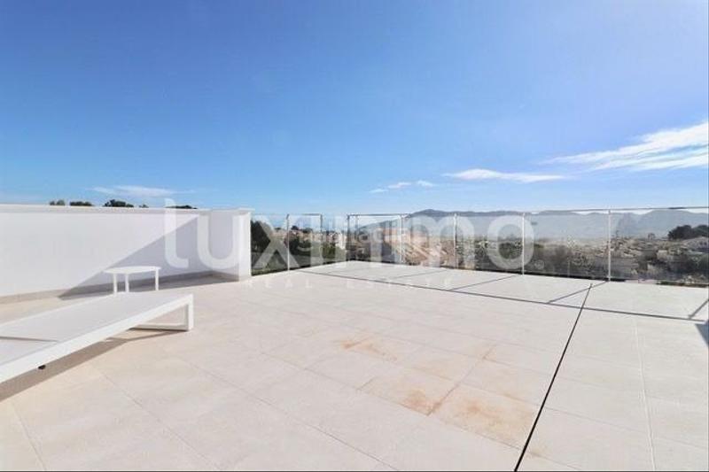 Foto 5d352036-b24d-430c-b1b9-42165df78ecd. Casa pareada villa independiente rodeada de naturaleza con piscina privada en Nucia (la)