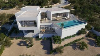 Chalet in Cumbre del Sol. Lujosa villa luminosa con impresionantes vistas al mar