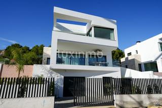 Xalet a Polop. Villa de lujo en polop con piscina privada y comodidades moderna