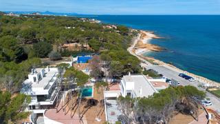 Chalet in Las Rotas / Les Rotes. Chalet independiente con vistas al mar en segunda línea de la ro