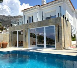 Casa adossada a Altea Hills. Casa adosada con reforma de diseño y vistas al mar en altea hill