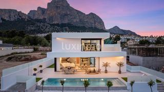 Xalet a Polop. Lujosa villa moderna en venta en polop con impresionantes vistas