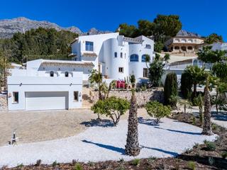 Chalet à Altea la Vella. Lujosa villa de estilo mediterráneoibicenco en altea con vistas